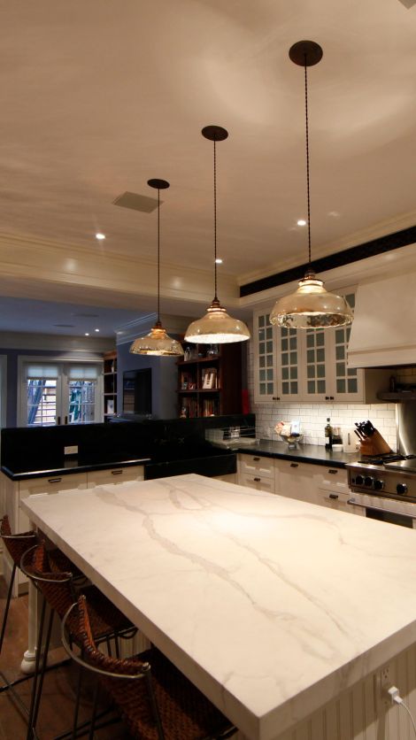 Dining room with lighting control